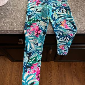 Like new Girls size large Lilly Pulitzer leggings. Worn once.